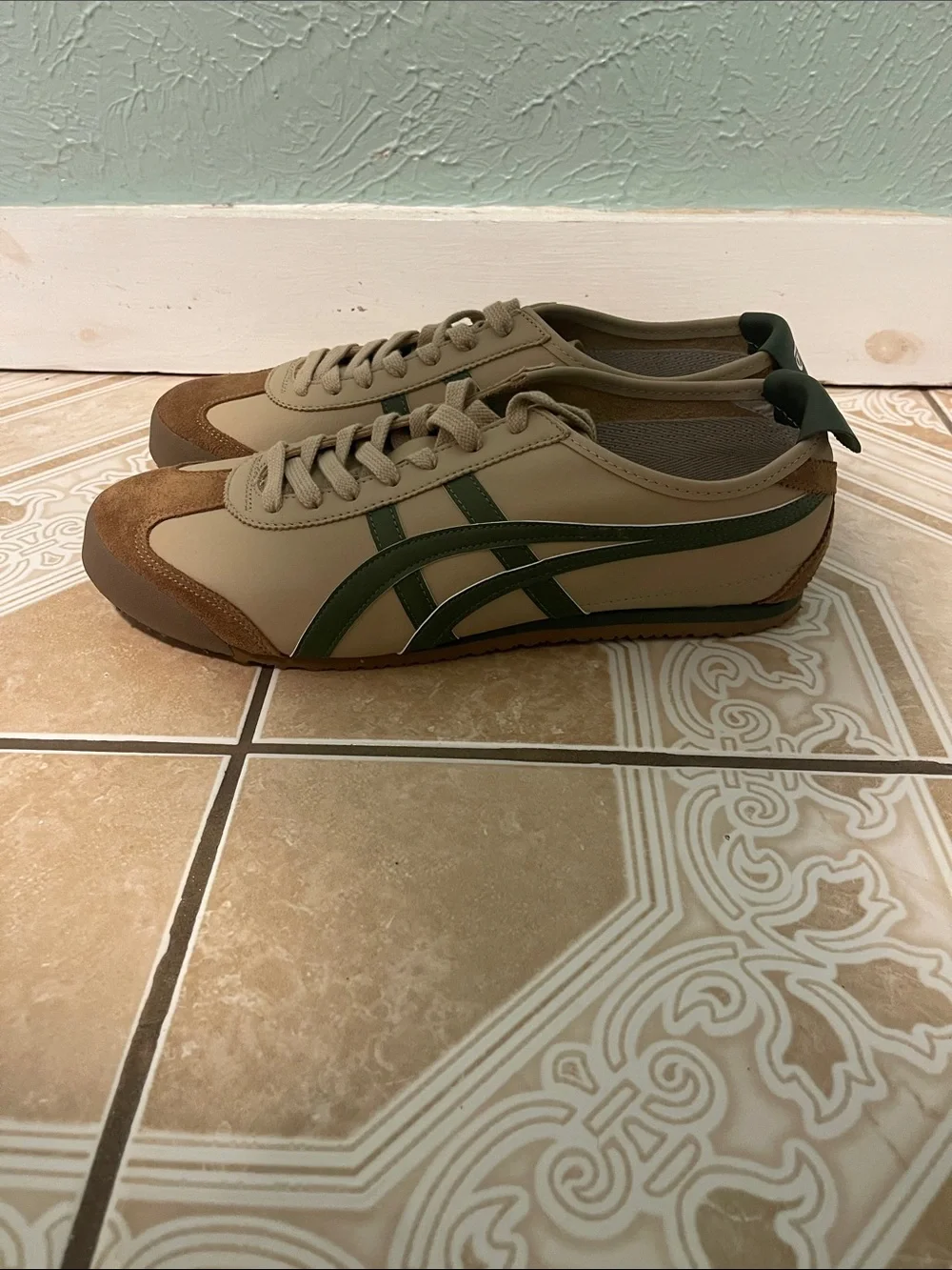 NWOT Onitsuka Tiger MEXICO 66 in Beige/Grass Green Men’s Size 11